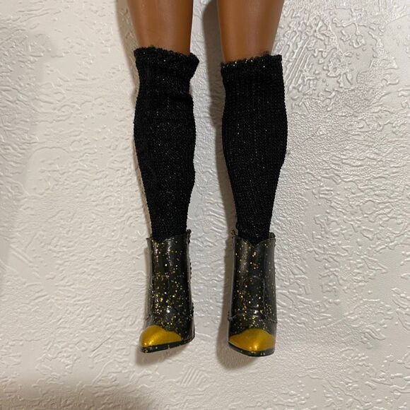 LOL Surprise OMG Fashion Doll – Curly Hair, Brown Jumpsuit Outfit & Accessories - Picture 7 of 8